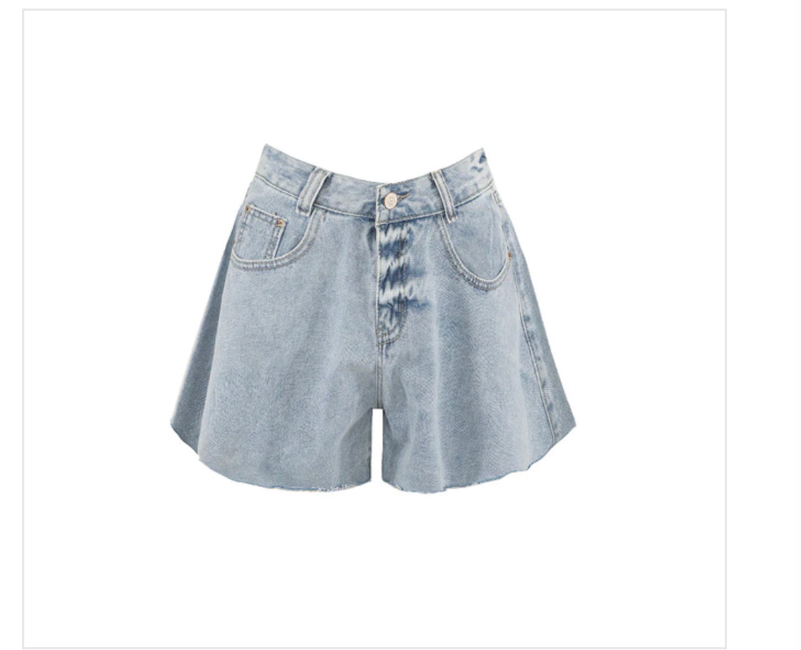 Flowing denim shorts